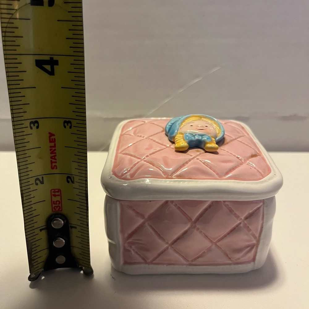 Pink Quilted Ceramic Vanity Set 
Valentine’s Day - Picture 5 of 14